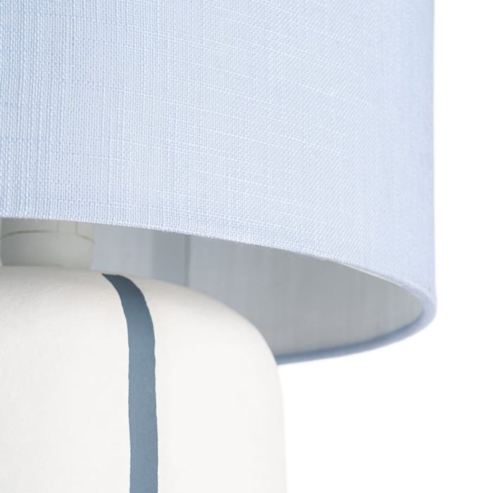 Lampadar din ceramică albastru deschis – abajur textil cilindric și bază albă cu linii discrete [4]