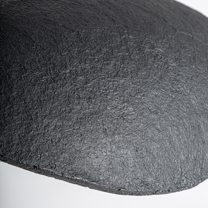 Lustră suspendată contemporană din fier negru cu interior bronz și formă organică [3]