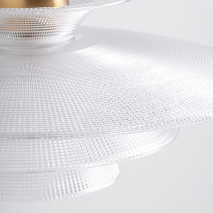 Lustra suspendată cu ecrane suprapuse din cristal texturizat alb și structură metalică cu finisaj cupru. [5]