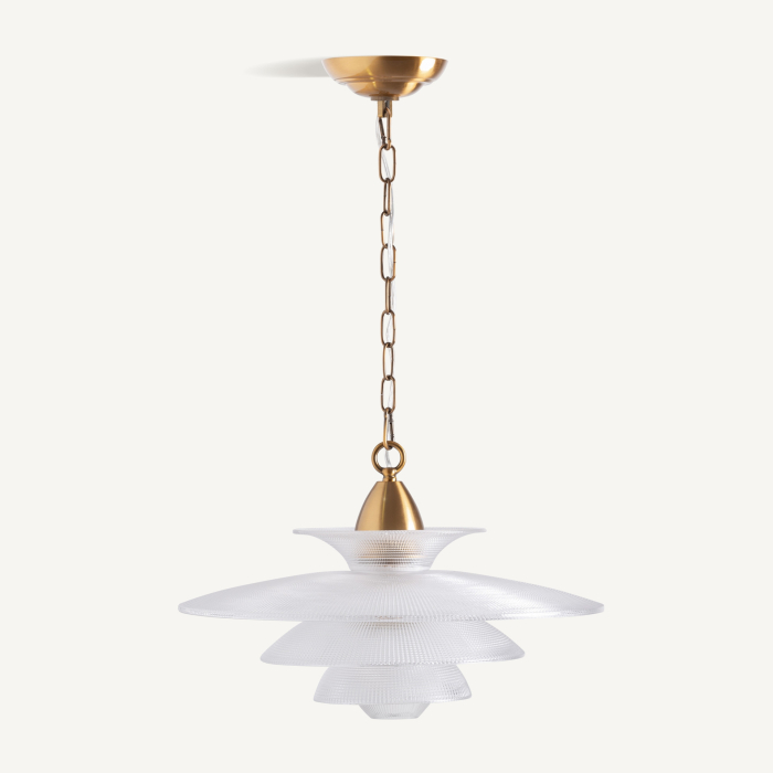 Lustra suspendată cu ecrane suprapuse din cristal texturizat alb și structură metalică cu finisaj cupru. [2]