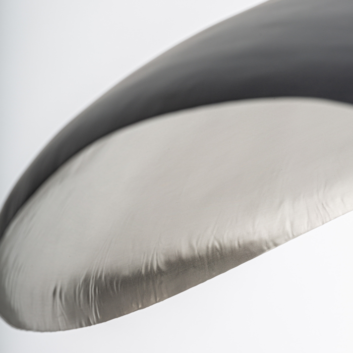 Lustră suspendată din fier negru cu interior argintiu și formă semicavă [4]