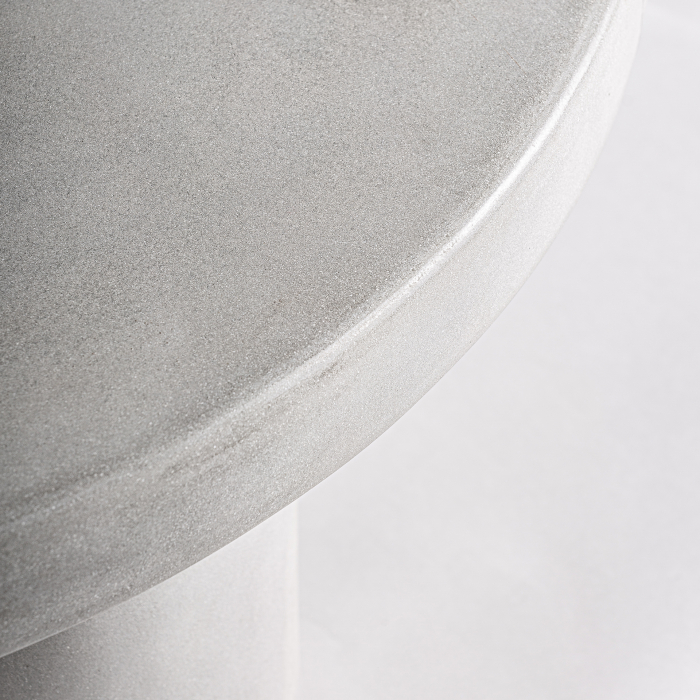 Masă cafea rotundă gres alb mat, design minimal-brutalist. [4]