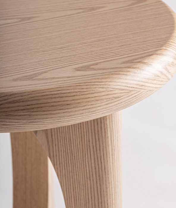 Masă de cafea rotundă din lemn maro deschis cu blat gros Lira 80 x 80 x 40 cm [4]