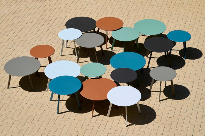 masă MARZIA 70 cm – oțel rotund, albastru pastel, exterior [2]