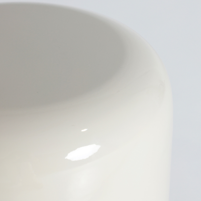 Măsuță auxiliară înaltă din metal alb cu finisaj lucios [3]