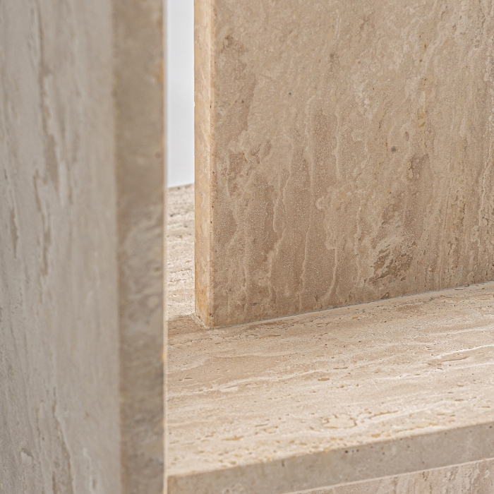 Măsuță auxiliară rotundă din travertin bej cu poliță [5]