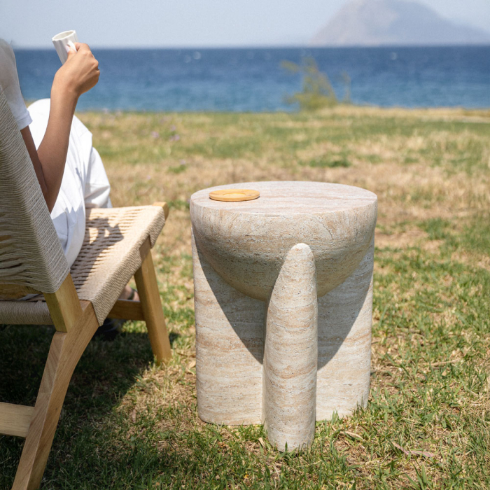 Măsuță laterală bej din MgO cu design sculptural [2]