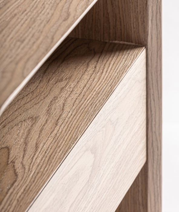 Noptieră din lemn maro deschis cu sertar și spații deschise, design japandi [4]