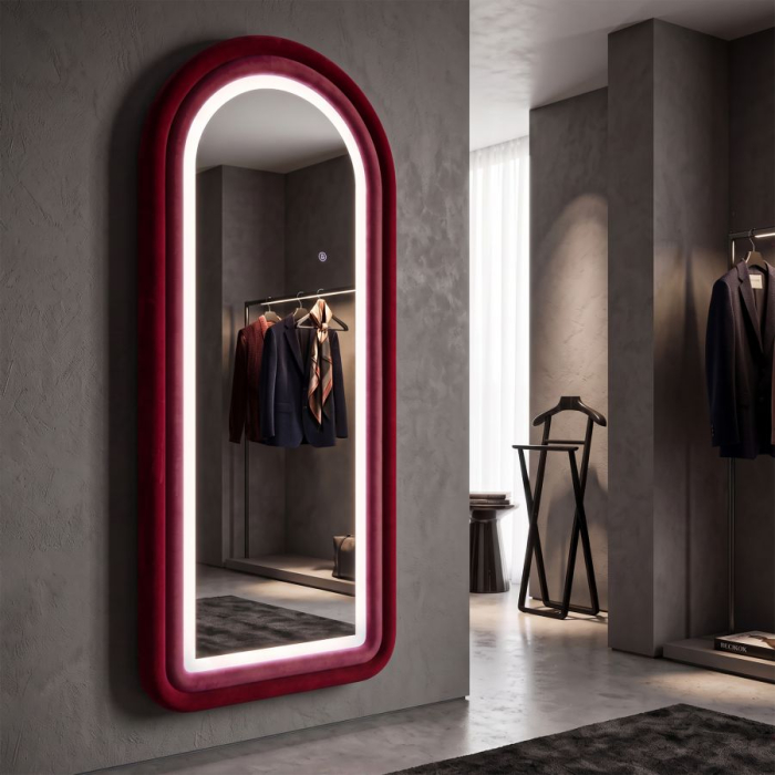 Oglindă de perete arcuită cu iluminare LED integrată în finisaj catifelat roz-fucsia [3]