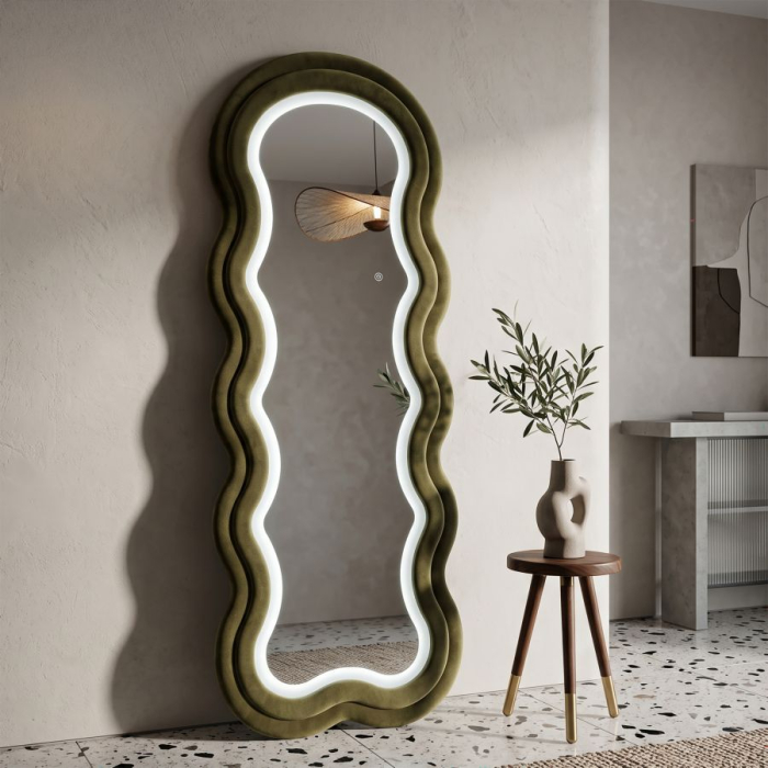 Oglindă de perete cu contur neregulat și iluminare LED integrată în finisaj catifelat verde [2]