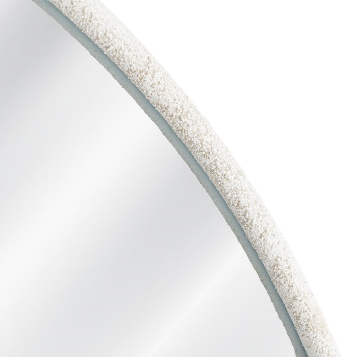 Oglindă rotundă de perete cu ramă din metal alb nisipat cu aspect de var vechi pe un perete [3]