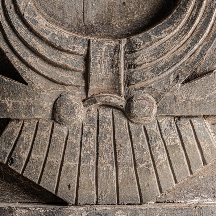 Panou de lemn de suar gri, cu șaisprezece câmpuri sculptate în relief, cu motive etnice [4]