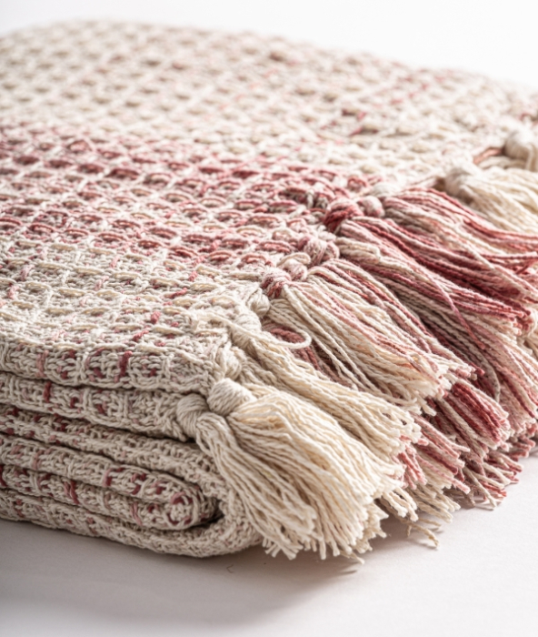 Pled 100% bumbac bej cu accente bordo si textura decorativa Saheler [2]