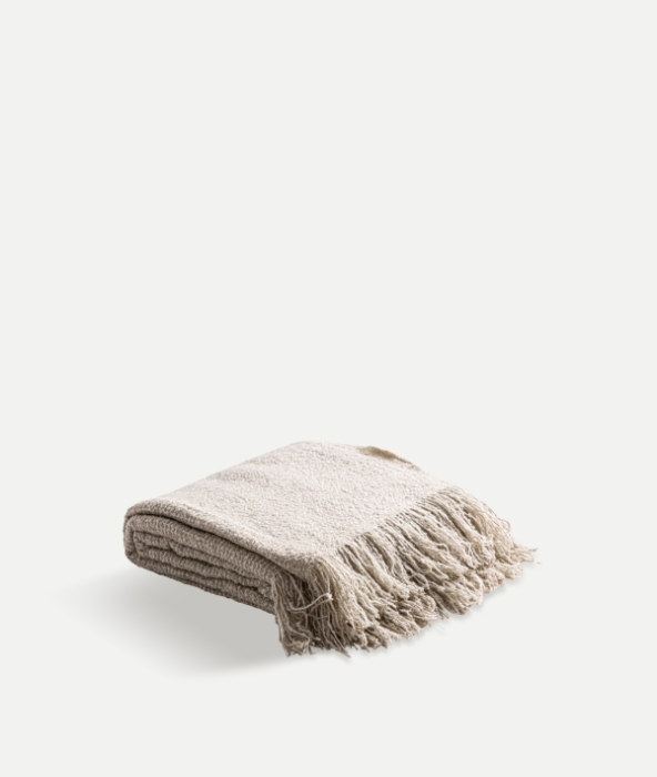 Pled bej din acril cu textura moale si franjuri decorative Saha [3]