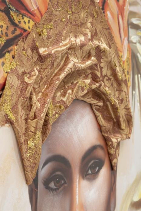 Portret femeie africana turban auriu canvas rama lemn - CreativDeco.ro [3]