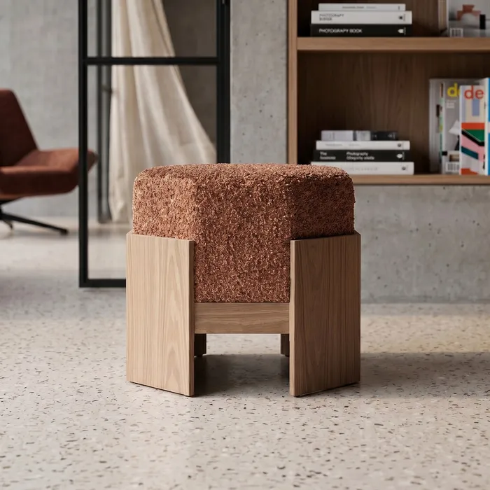 Puf din stofă maro cu structură din MDF [2]