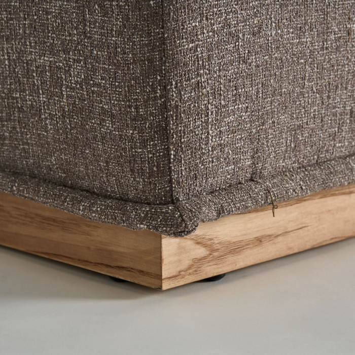 Puf tapitat maro din stofă cu bază din lemn de pin [4]