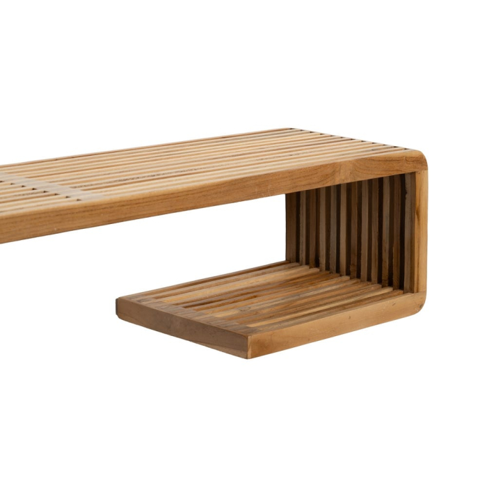 Raft de perete din tec reciclat waterfall cu șipci canelate – vedere frontală, textură de tec și caneluri tip baguette. [4]