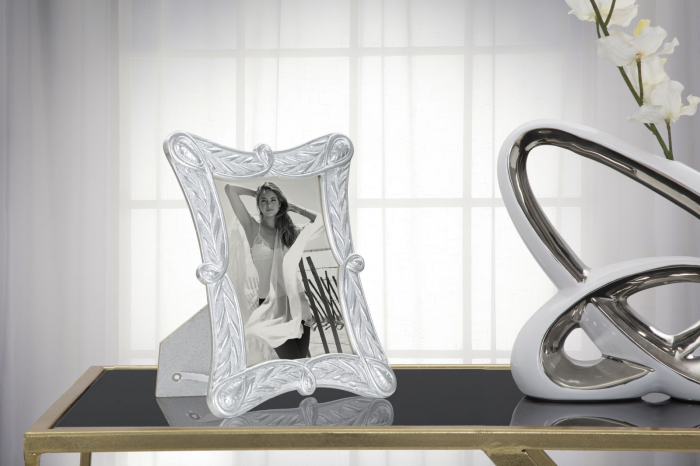 Rama foto clasica argintie cu frunze delicate, design rafinat CreativDeco.ro. [2]