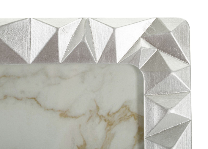 Ramă foto cu model geometric în relief și finisaj argintiu compactă [4]
