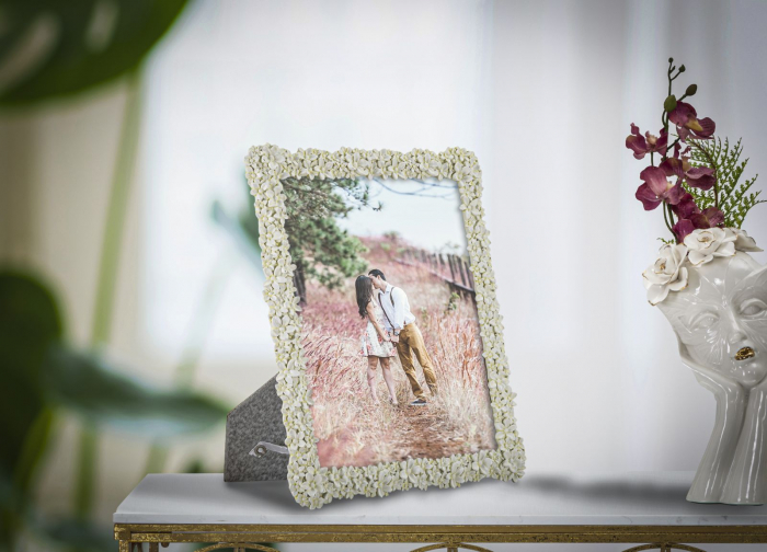 Rama foto floricele albe relief 20x25 rasina - CreativDeco.ro [5]