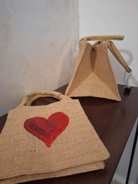 Sacosa cadou inimi, iuta paiete - creativdeco.ro [19]