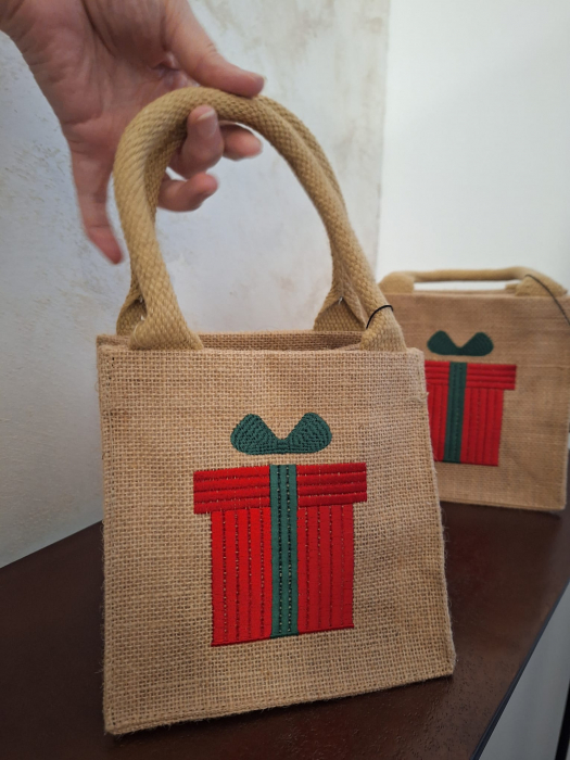 Sacosa cadou, iuta broderie - creativdeco.ro [4]