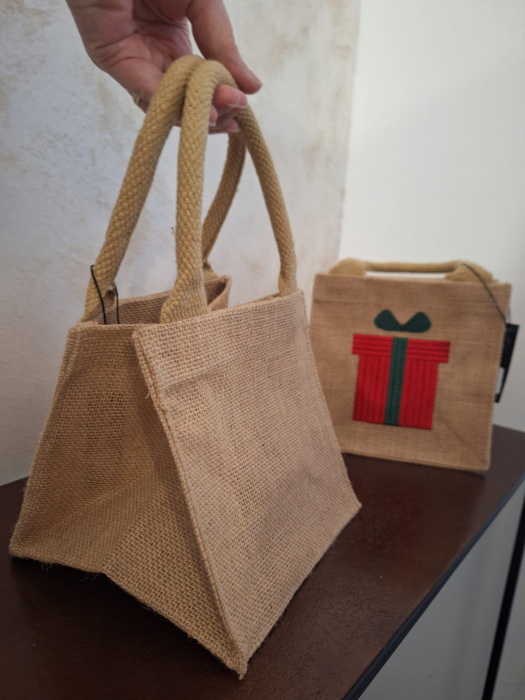 Sacosa cadou, iuta broderie - creativdeco.ro [9]