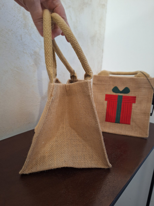 Sacosa cadou, iuta broderie - creativdeco.ro [7]