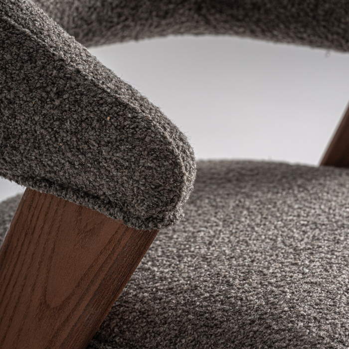 Scaun din stofă gri cu structură din lemn maro [8]