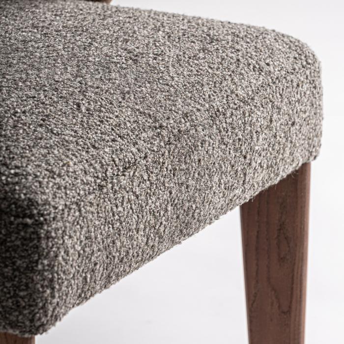 Scaun din stofă gri cu structură din lemn maro [6]