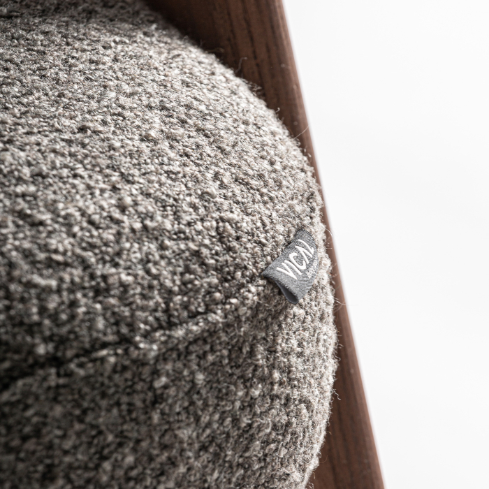 Scaun din stofă gri cu structură din lemn maro [5]