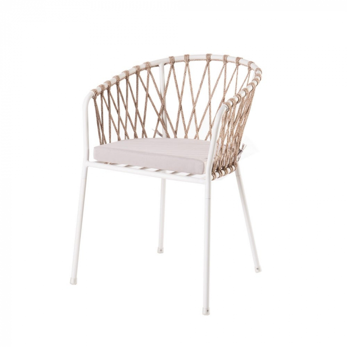 Scaun Myra Blanco Topo cu structură albă, împletitură decorativă topo și pernă crem, ideal pentru terase boho chic și lounge-uri relaxate [1]