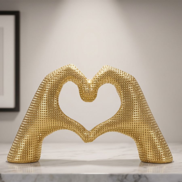 Sculptură decorativă cu două mâini care formează o inimă goală, auriu texturat în relief fin [6]