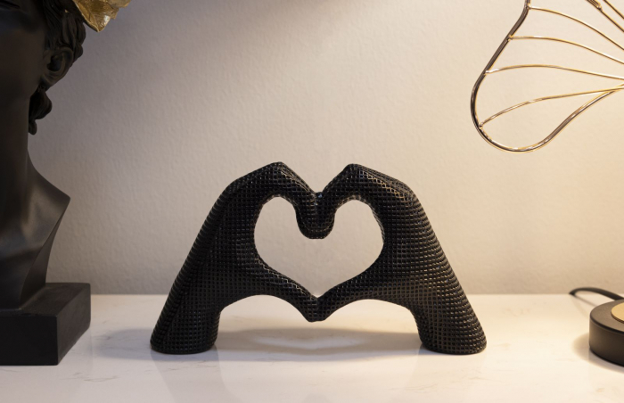 Sculptură decorativă inimă din rășină neagră – imagine principală – Lover Black [6]