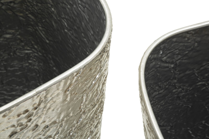 Set 2 ghivece înalte din metal argintiu cu textură în relief și gură largă [5]
