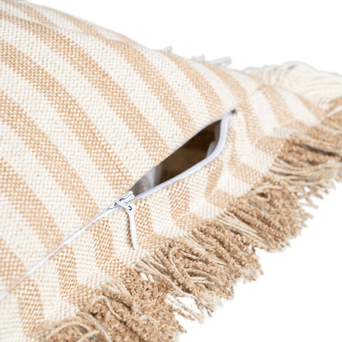 Set 2 perne decorative pătrate cu dungi bej pe fond crem din bumbac cu franjuri pe margini [3]