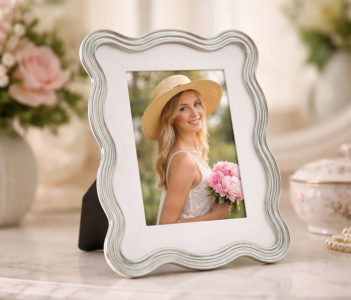 Set 2 rame foto albastru deschis și argintiu din metal cu linie ondulată 17.5x1.3x22.5 cm [5]