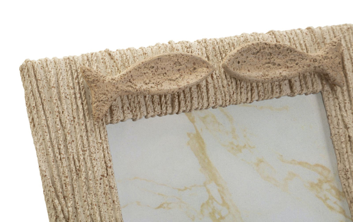 Ramă foto bej din rășină cu pești decorativi și linie șerpuită 21x2.8x26.5 cm [4]