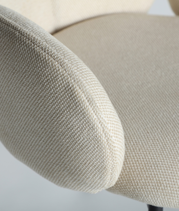 Set 2 scaune crem tapițate cu picioare metalice [5]