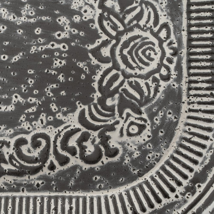 Set 2 tăvi decorative gri din metal cu mânere decorate și model floral în relief în două mărimi [6]