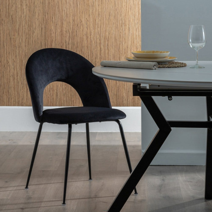Set scaune dining negre cu spătar decupat și picioare metalice [2]