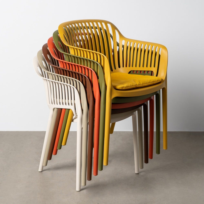 Set 4 scaune bej din polipropilenă cu brațe pentru exterior [2]