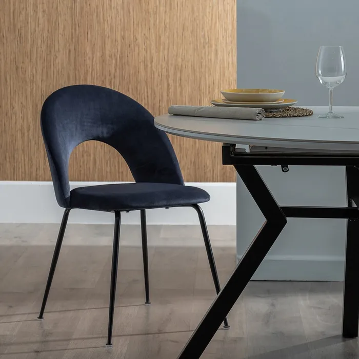 Set scaune dining bleumarin din catifea cu spătar decupat [2]