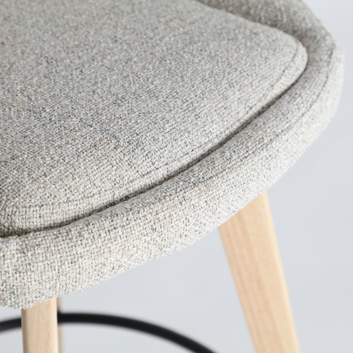 Set 2 scaune de bar rotative din lemn și textil bej – stil nordic cu accente calde [4]
