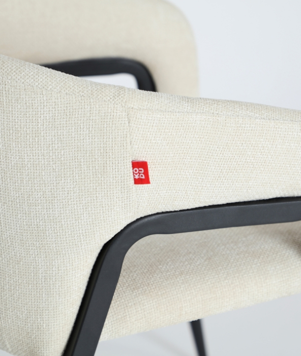 Set de 2 scaune tapitate off white cu brate si structura metalica Aren [9]