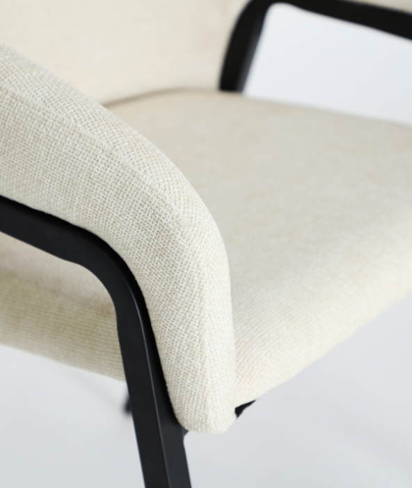 Set de 2 scaune tapitate off white cu brate si structura metalica Aren [4]