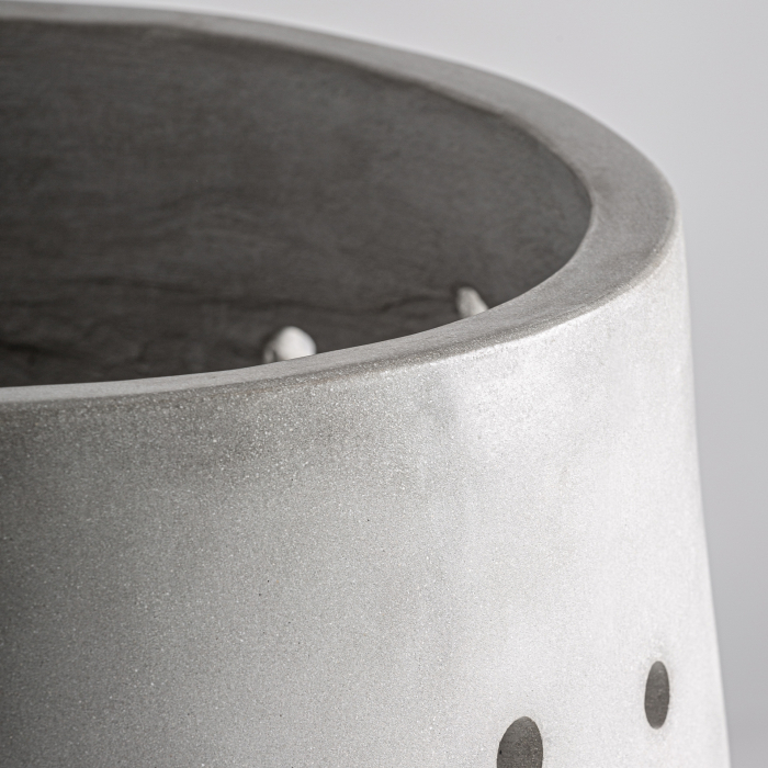 Set de 3 ghivece din ciment cu finisaj alb rupt și design perforat Jacquard [4]