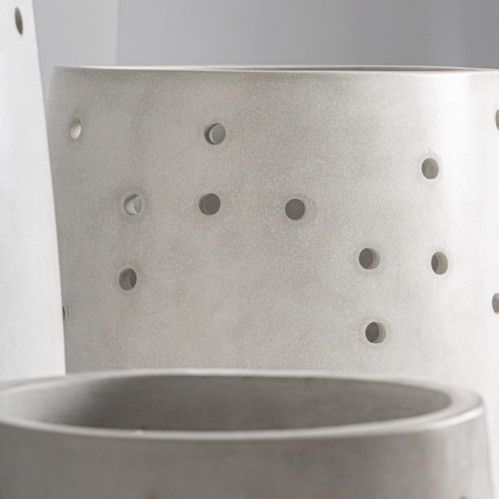 Set de 3 ghivece din ciment cu finisaj alb rupt și design perforat Jacquard [3]