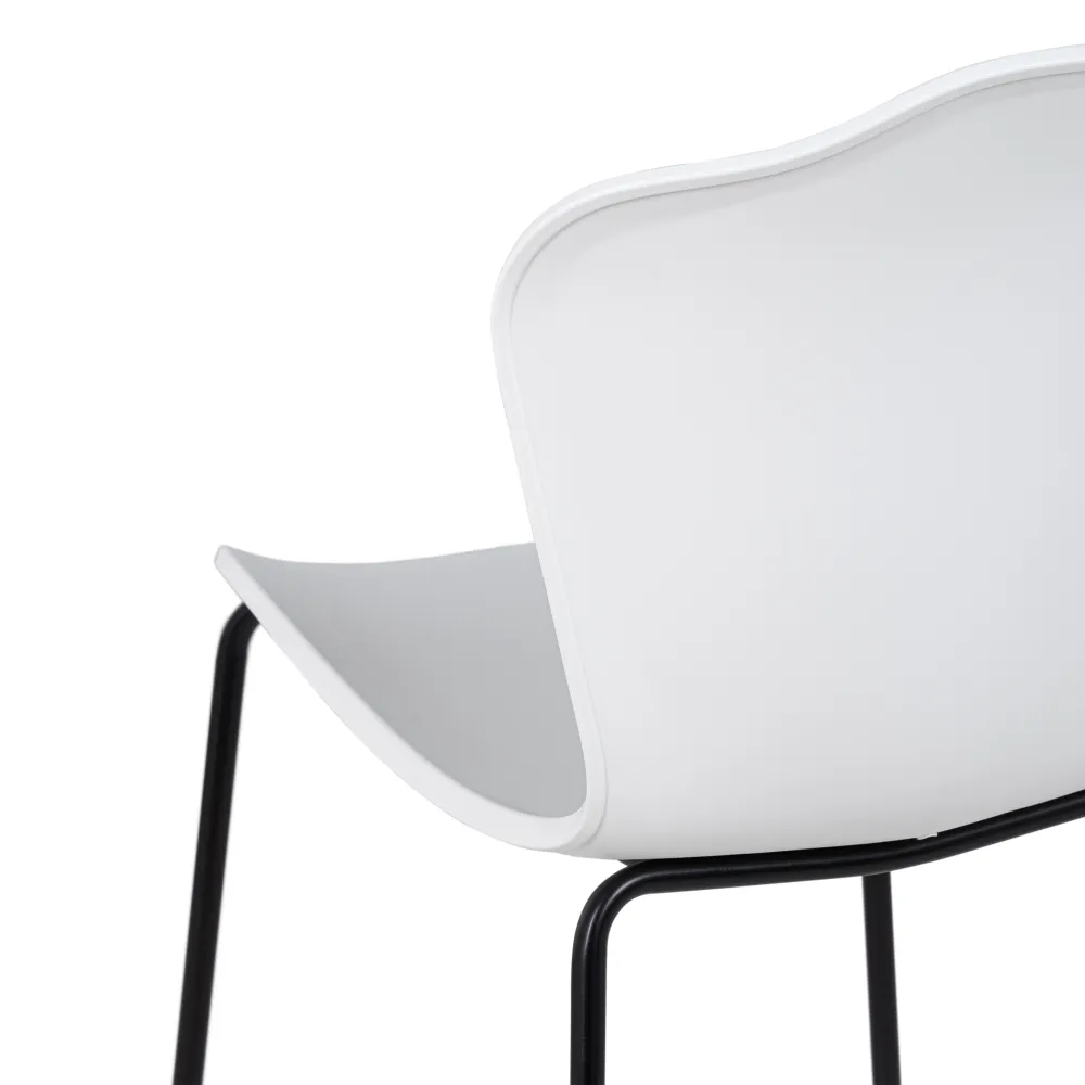 Scaune albe negre, decor contemporan [9]